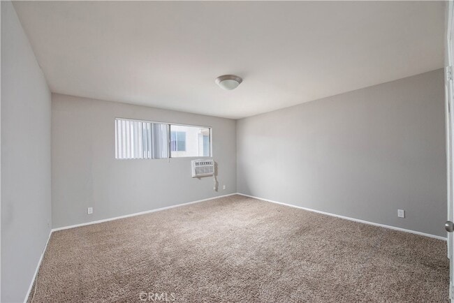 Building Photo - 5415 Newcastle Ave
