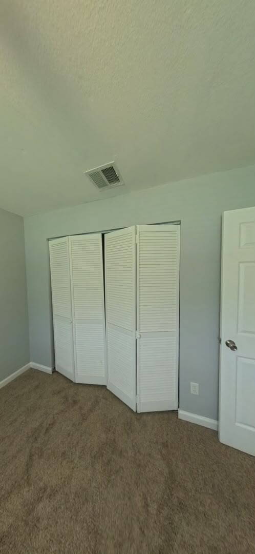 Building Photo - "Charming 3-Bedroom Haven with 2 Baths in the Heart of Orange Park – 1684 Sq Ft of Comfort!"