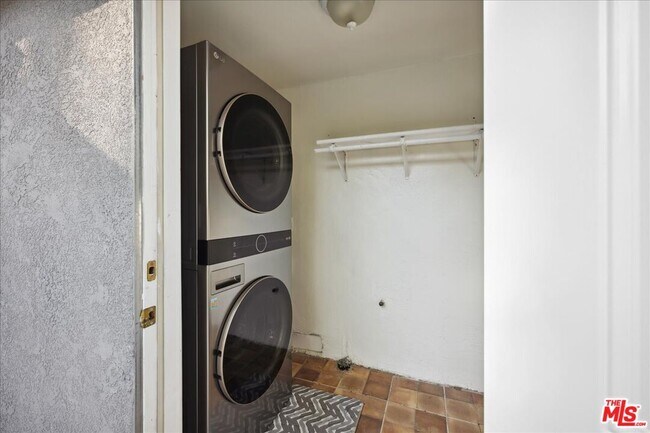 Building Photo - 9728 Kessler Ave