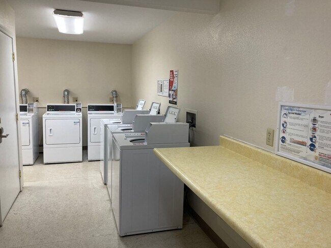 Building Photo - 2 Bdrm Condo off Spenard & 25th - Close to...