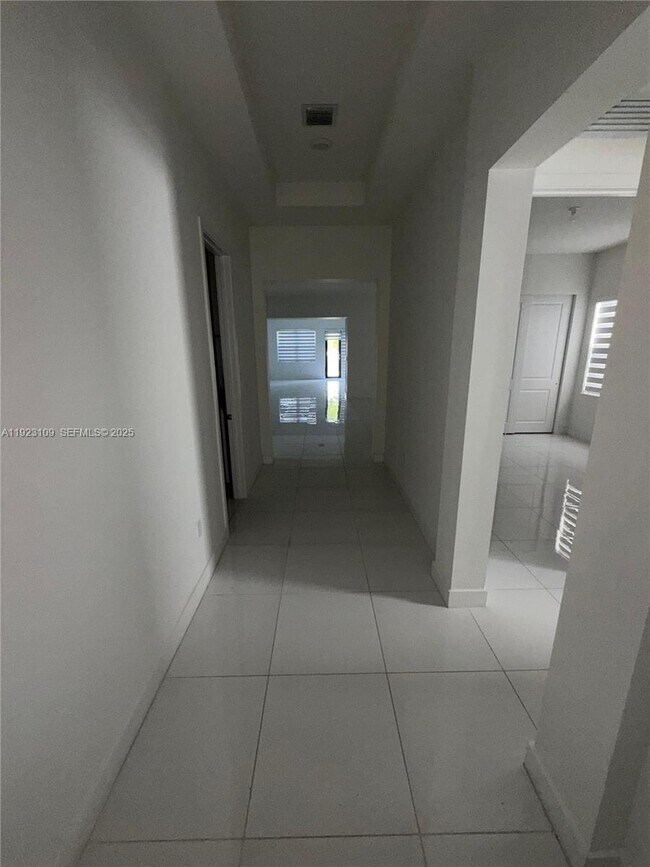 Building Photo - 4398 SW 173rd Ave