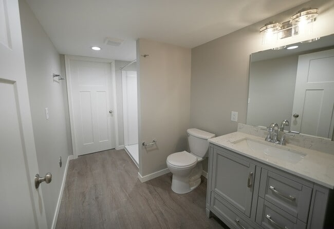 Building Photo - 14840 Dallara Ave