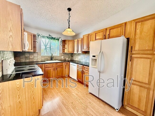 Building Photo - 747 Brook St NE