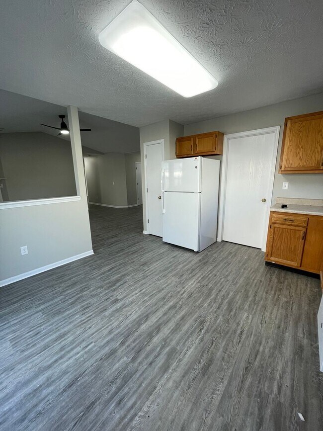Building Photo - Three Bedroom Single Family Home - West La...