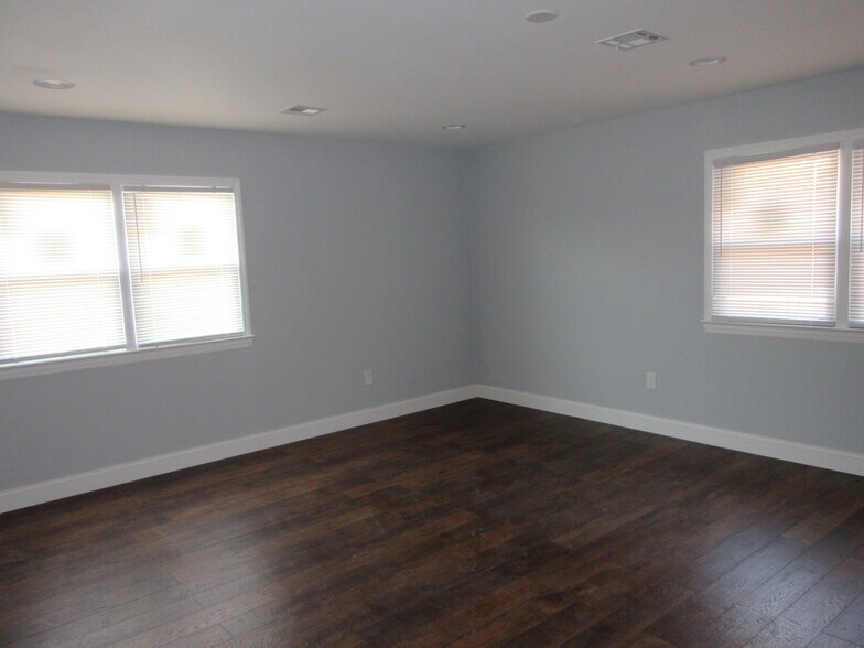Building Photo - 370 Smithburg Rd