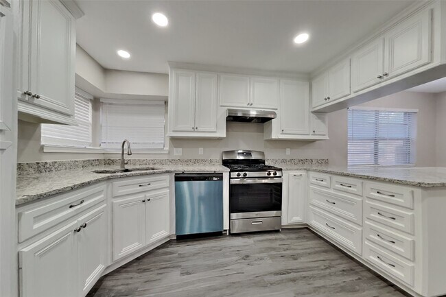 Building Photo - 5402 Woodville Ln