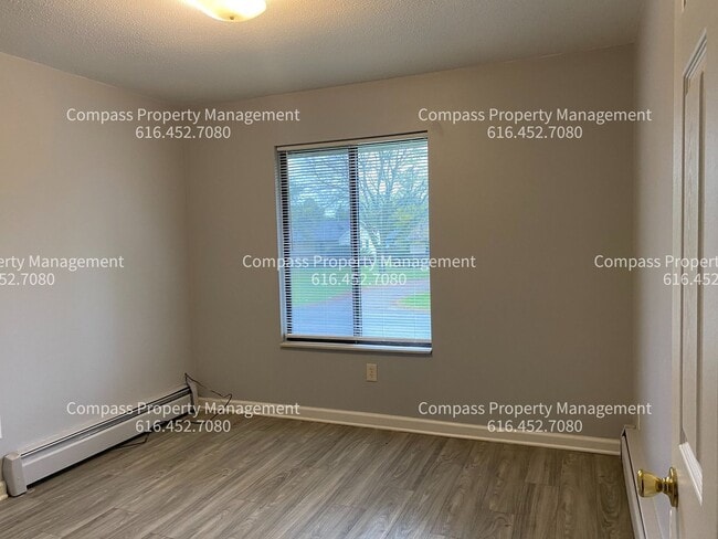 Building Photo - 885 Hardwick Dr SE