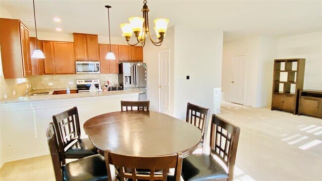 Building Photo - 607 Screech Owl Dr