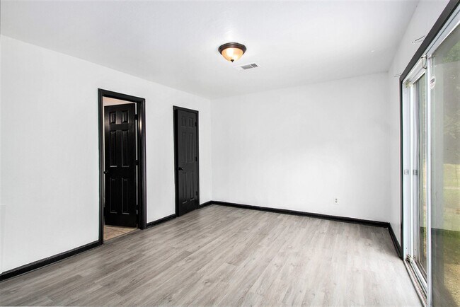 Building Photo - 10906 Panay Dr