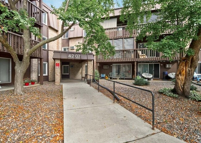 Primary Photo - Maintenance-Free Living By The Beach