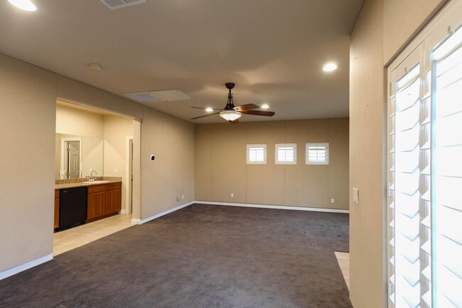 Building Photo - Stunning 6 Bedroom Home With Casita Pool H...