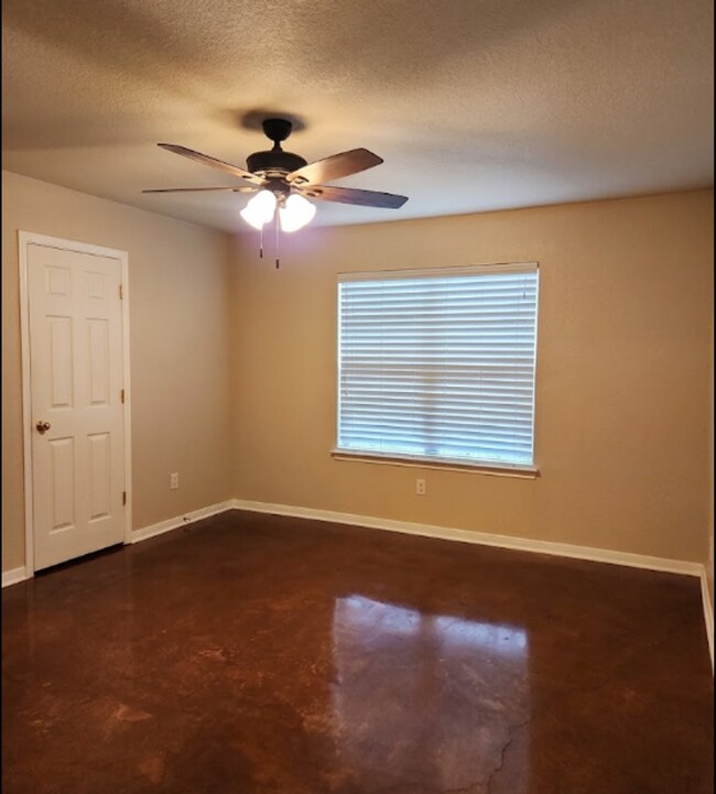 Building Photo - 1606 Libby Ln