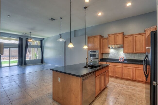 Building Photo - 22121 Greenland Park Dr