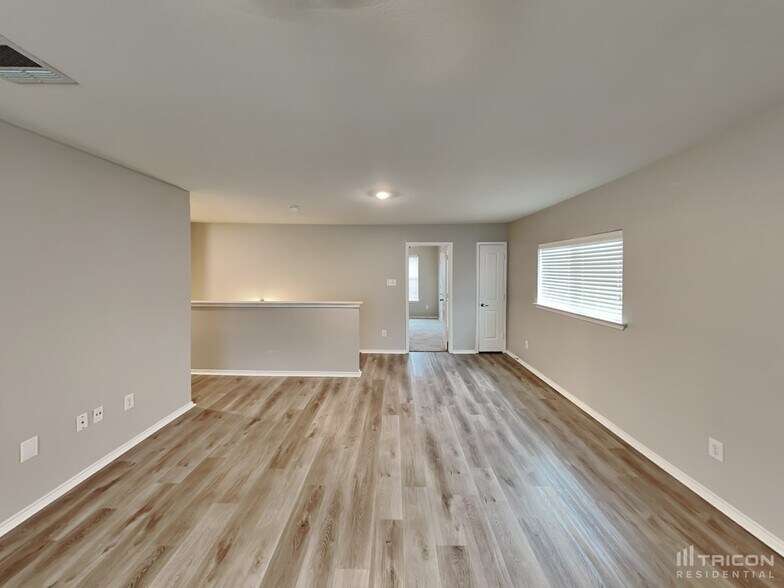 Building Photo - 204 Blue Roan Dr