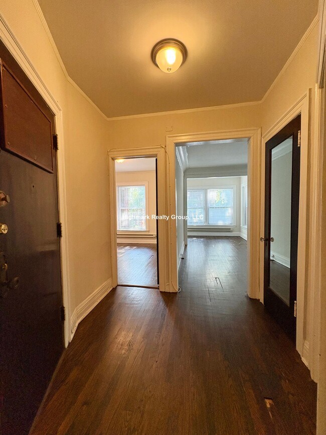 Building Photo - 945 Judson Ave