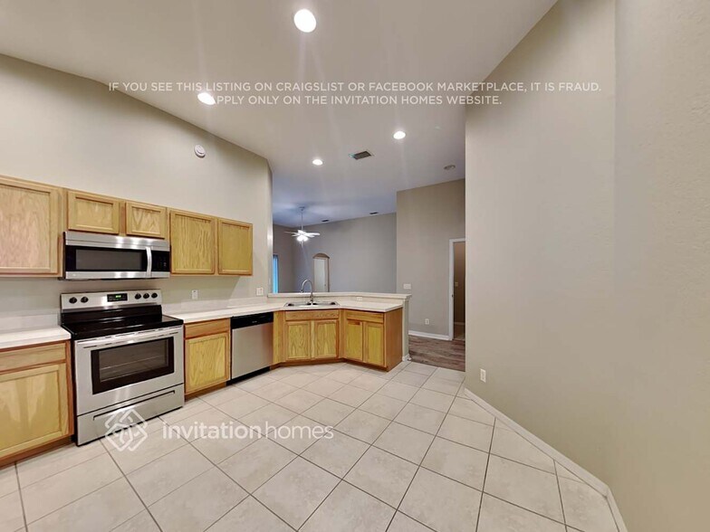 Building Photo - 246 Tower View Dr W