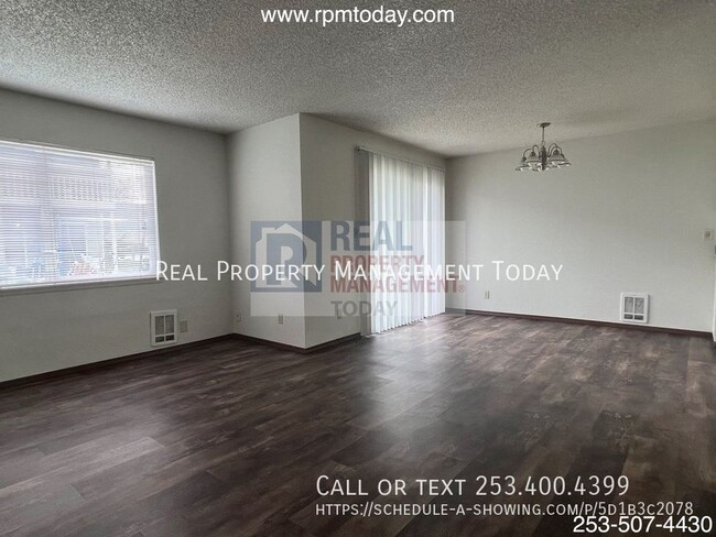 Building Photo - Delightful 2 bed and 1 bath unit in Tacoma...