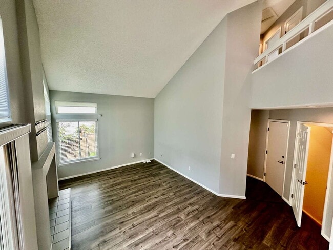 Building Photo - "Charming 3-Bed Highlands Ranch Home with ...