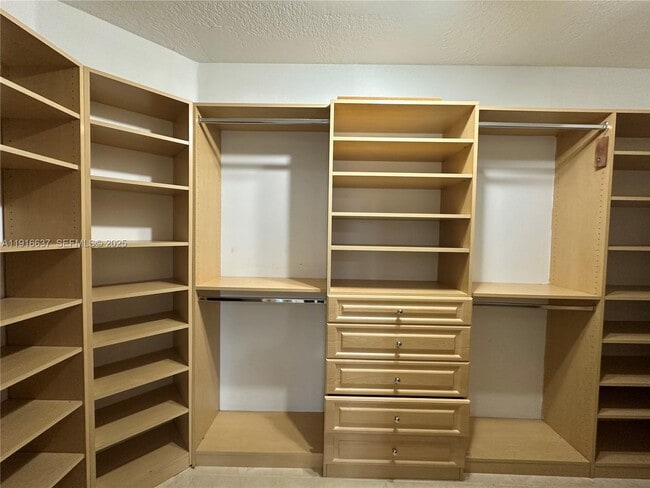 Building Photo - 17555 Collins Ave