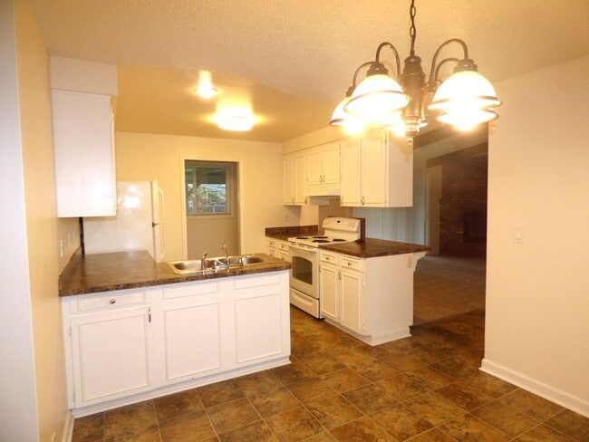 Building Photo - 3 bed 2 bath Home in North Salem