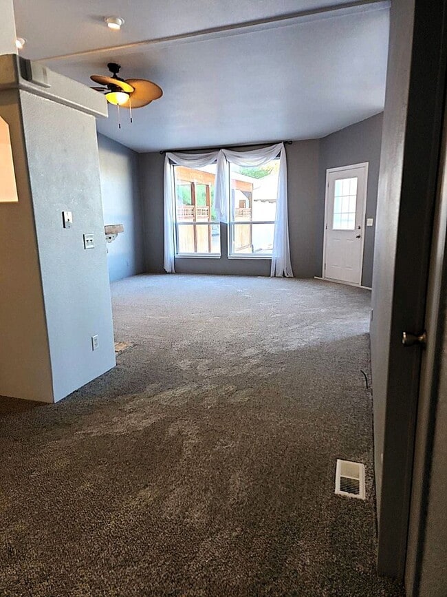 Building Photo - Spacious 3 Bed, 2 Bath Home with Shop & Stunning River Views – Clemans Addition