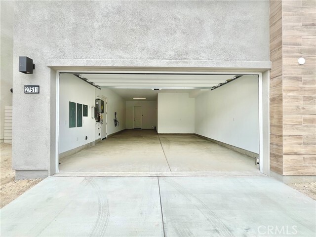 Building Photo - 27511 Elderberry Dr