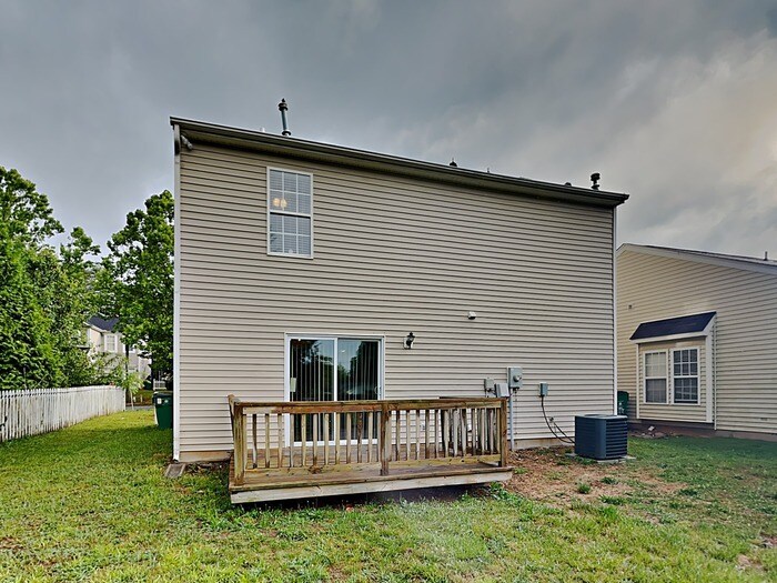 Building Photo - 2727 Oasis Ln