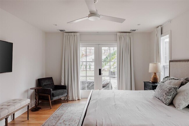 Building Photo - 2613 E 2nd St