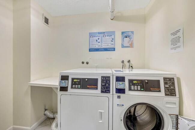 Building Photo - 3215 S Ocean Blvd