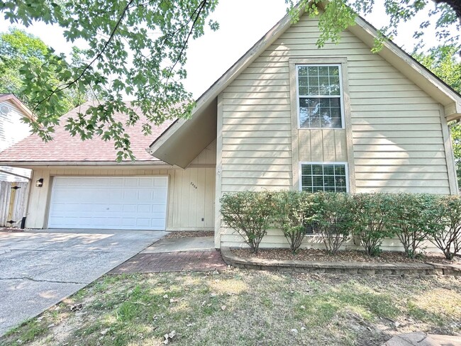 Building Photo - Gorgeous 3 Bedroom Home in Lawrence!