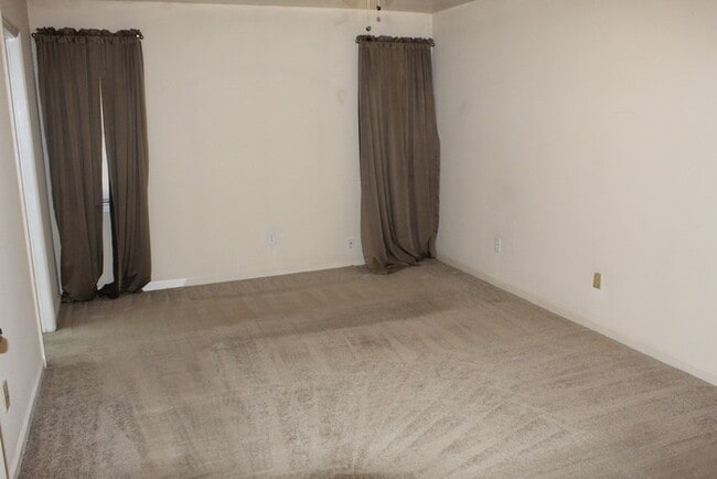 Building Photo - Rental Home