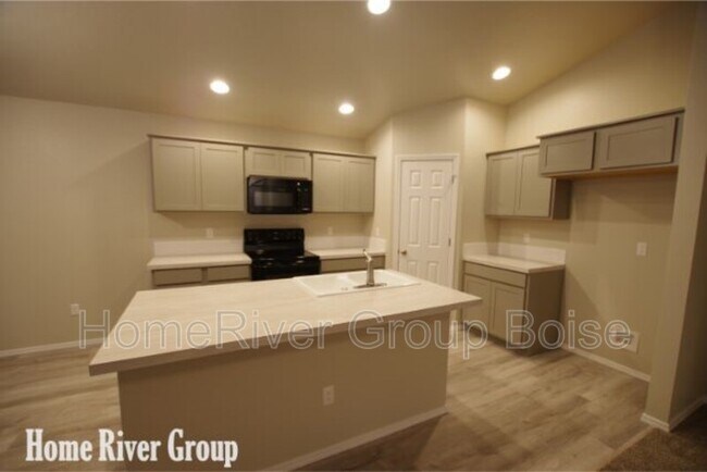 Building Photo - 1449 W Crooked River Dr