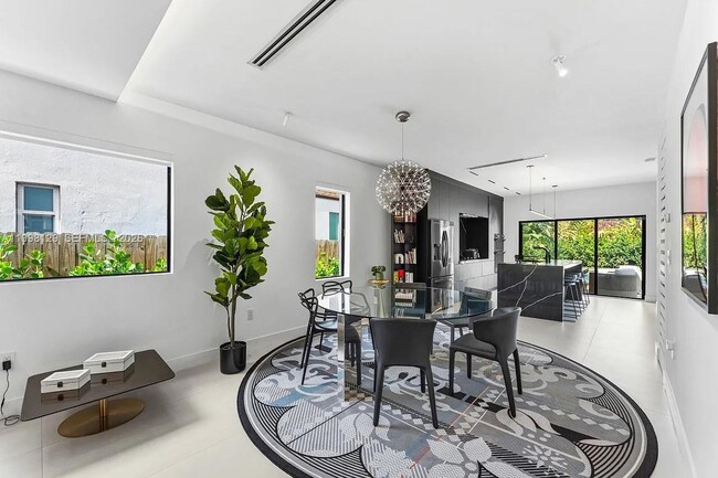 Building Photo - 445 NE 76th St