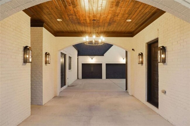 Building Photo - 2242 Shoal Creek Rd