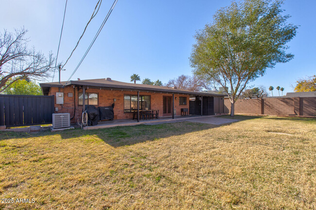 Building Photo - 1940 E Rancho Dr