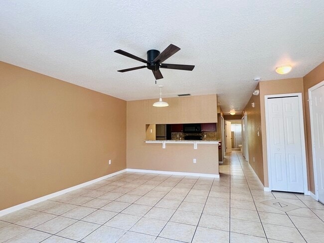 Building Photo - Completely Renovated 3 Bed 2 Bath Condo