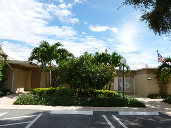 Building Photo - 2 SE Turtle Creek Dr