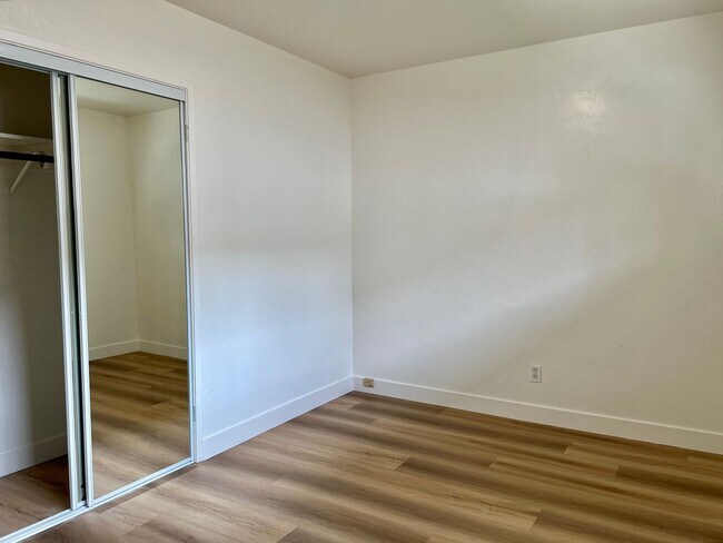 Building Photo - 2BD 1BA Apt Next to USD - Spacious Downstairs Unit, Pet Friendly, 1 Parking Space, No Carpet