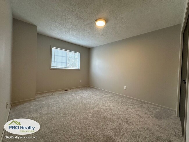 Building Photo - 2 Bedroom Townhome **Half Off March's Rent with a March 2026 Move In**