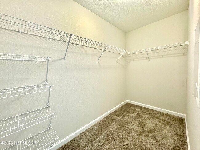 Building Photo - 826 5th Ave S