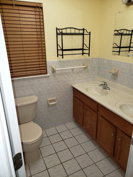 Building Photo - 212 Ridgewood Ave