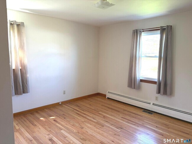 Building Photo - 3 Carmen St