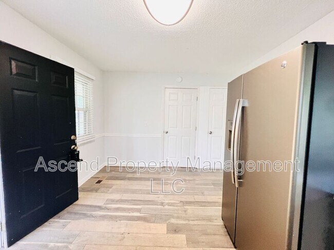 Building Photo - 4610 Leslie Ln