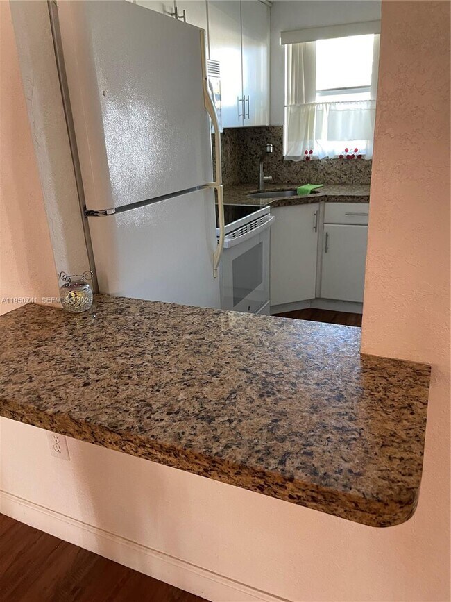 Building Photo - 8515 Sunrise Lakes Blvd