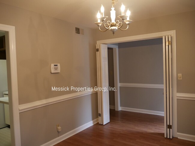 Building Photo - END UNIT TOWNHOME ON OLD TOWN CLUB GOLF CO...