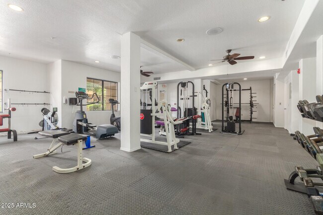 Building Photo - 5302 E Van Buren St