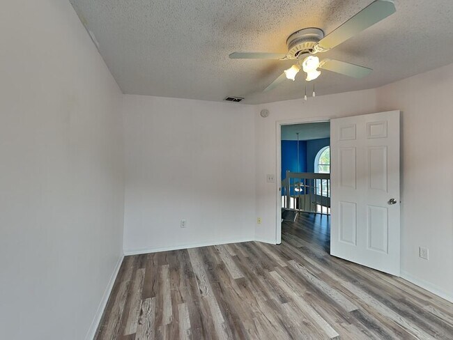Building Photo - 10935 Rushwood Way
