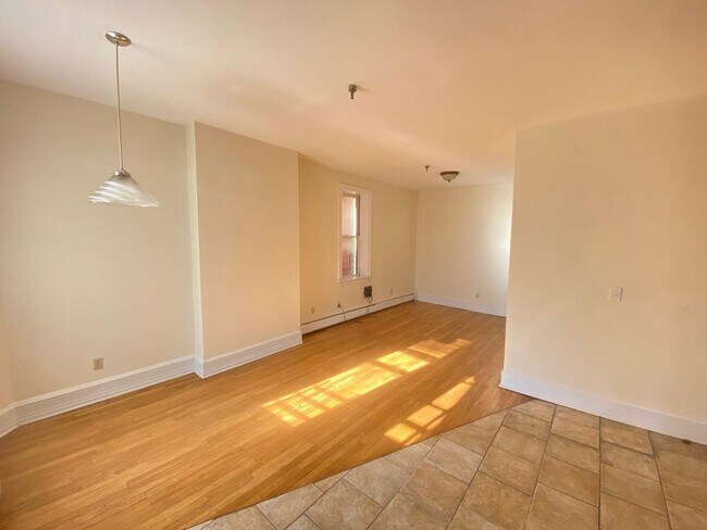 Primary Photo - 55 Bright St