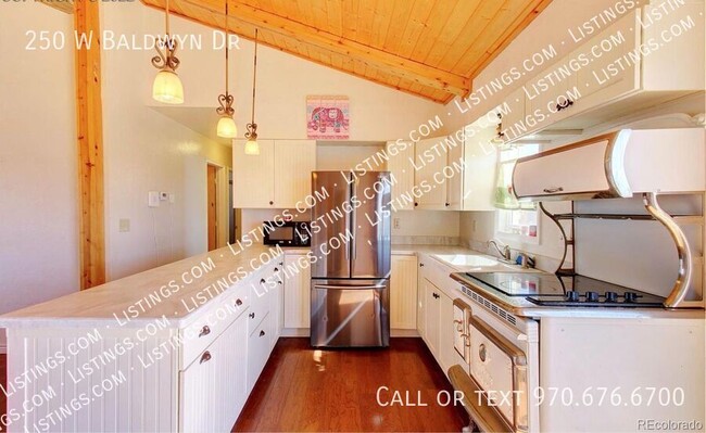 Building Photo - 250 W Baldwyn Dr