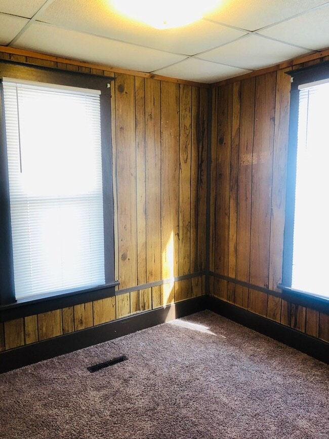 Building Photo - Centrally Located Bungalow